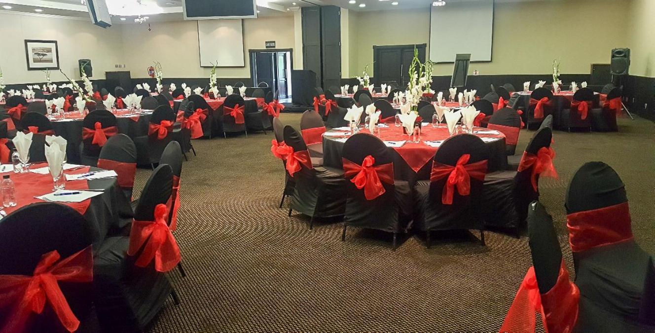Safari Hotel & Convention Centre Rustenburg Buitenkant foto