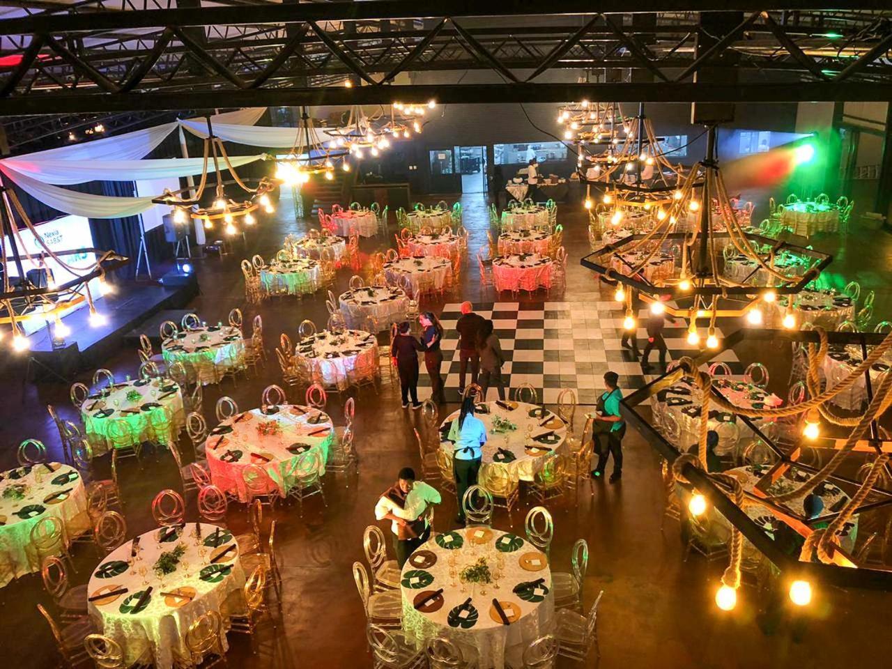 Safari Hotel & Convention Centre Rustenburg Buitenkant foto