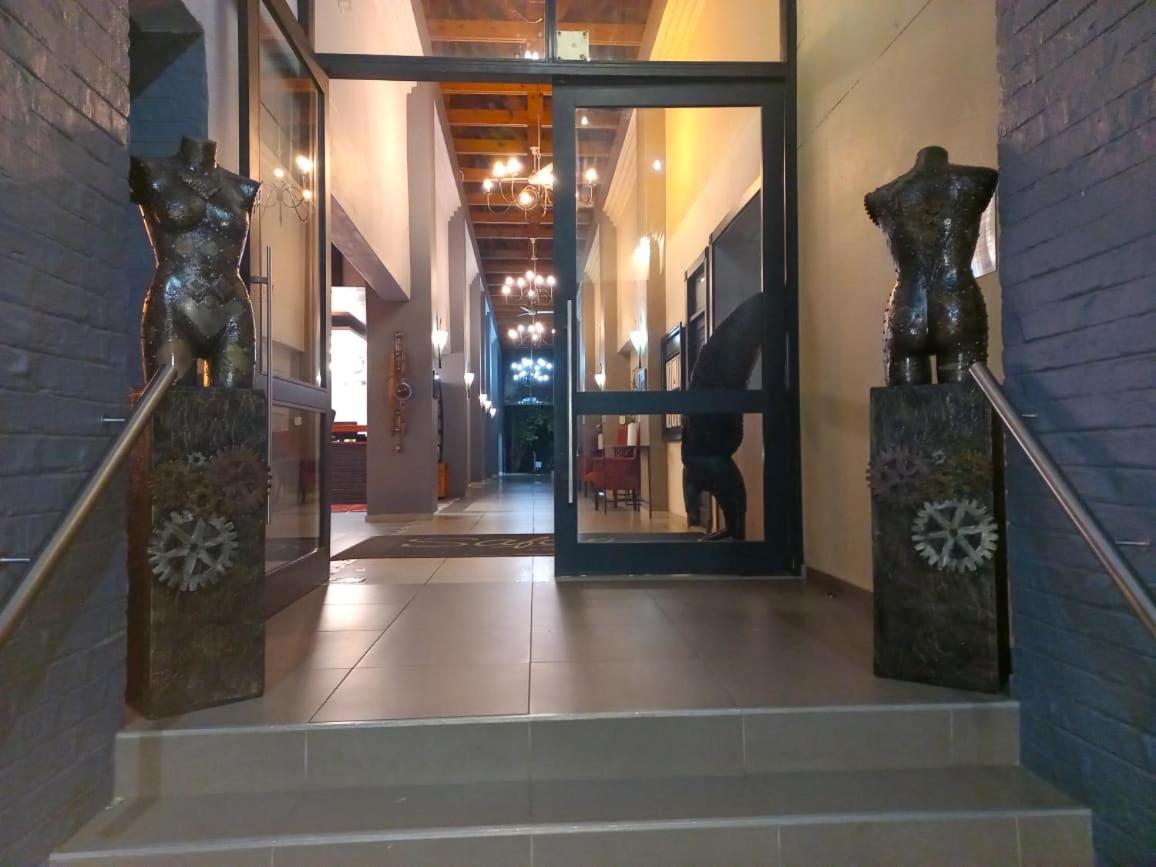 Safari Hotel & Convention Centre Rustenburg Buitenkant foto