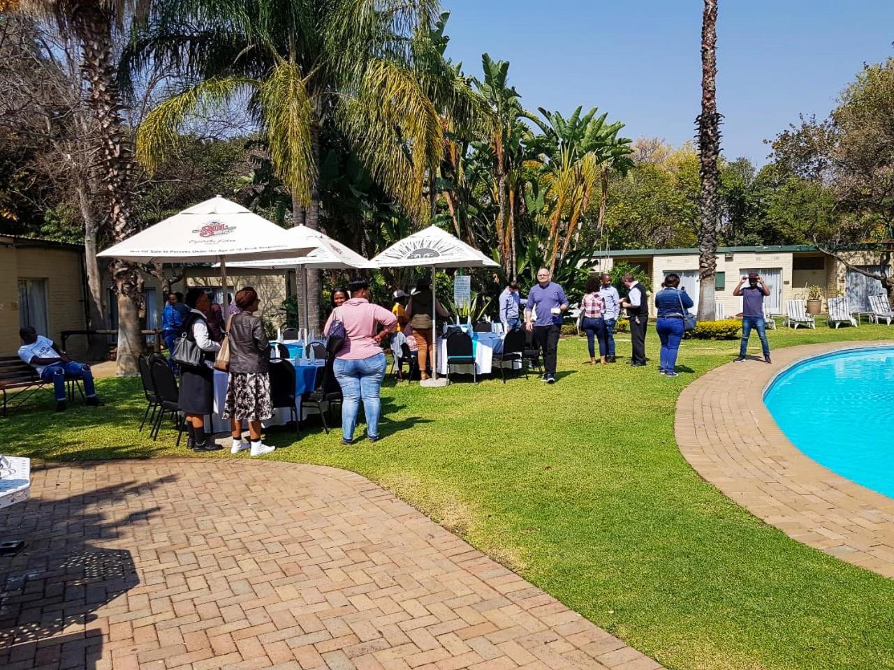 Safari Hotel & Convention Centre Rustenburg Buitenkant foto