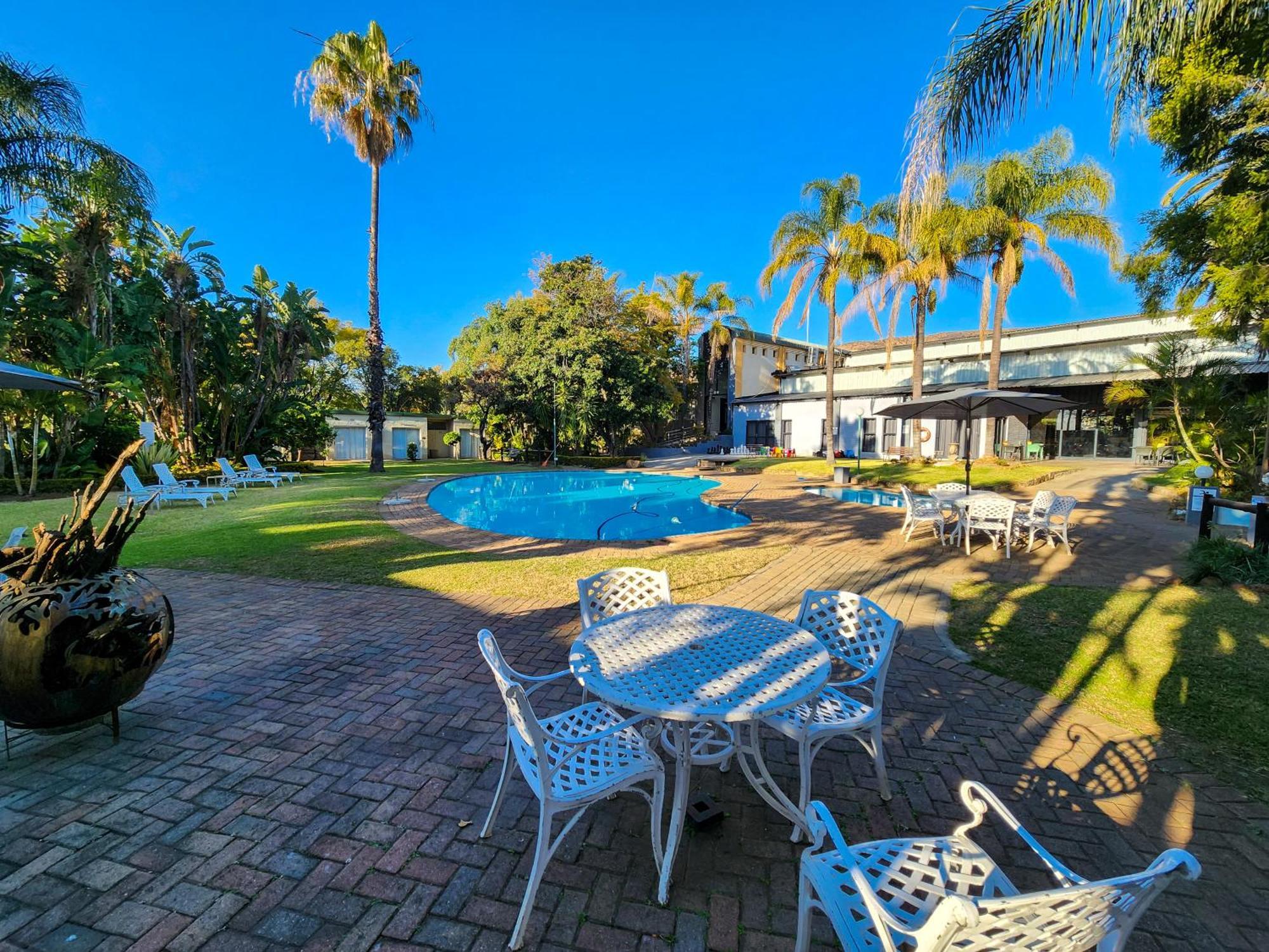 Safari Hotel & Convention Centre Rustenburg Buitenkant foto